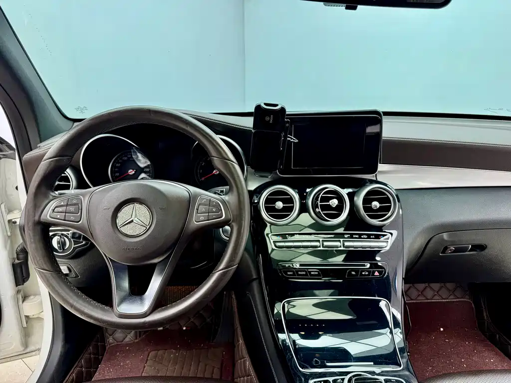 Mercedes-Benz GLC 2018 — фото 18
