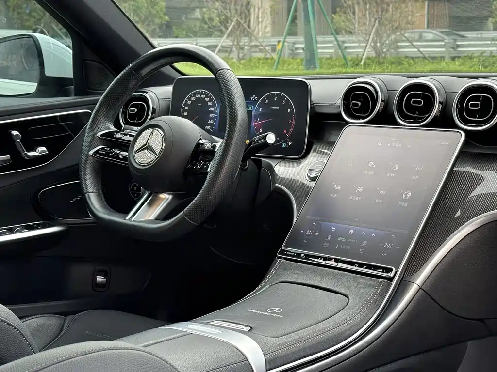 Mercedes-Benz C-Class 2023 — фото 12