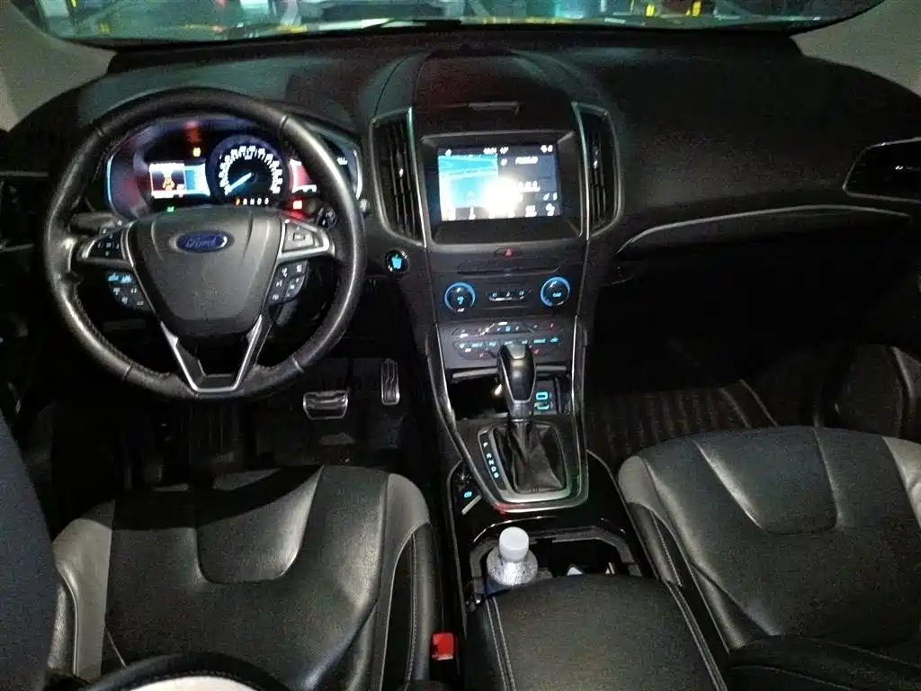 Ford Edge 2017 — фото 13