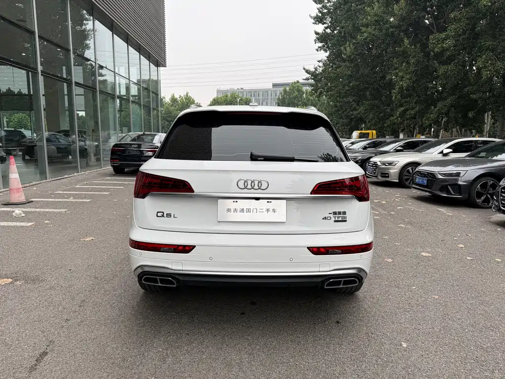Audi Q5L 2023 — фото 15