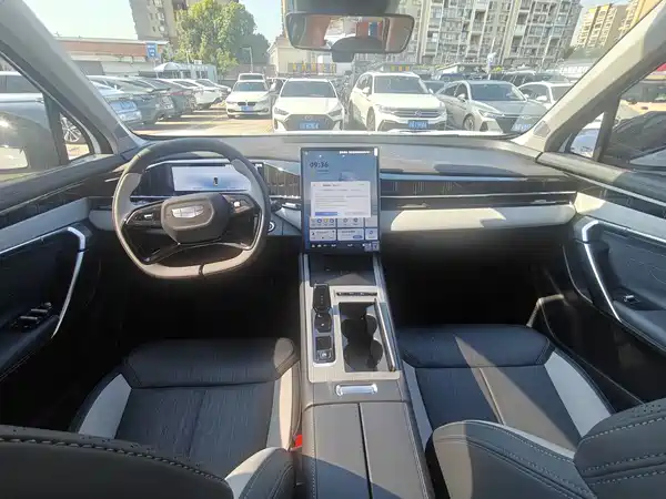 Geely Boyue L 2025