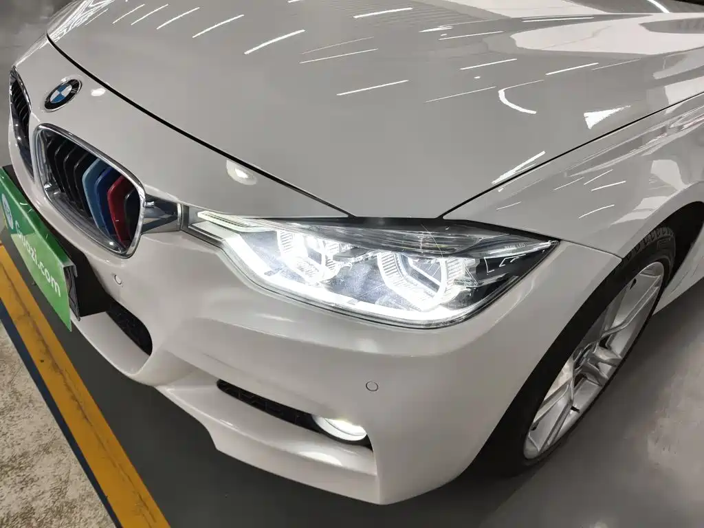 BMW 3 Series 2018 — фото 18
