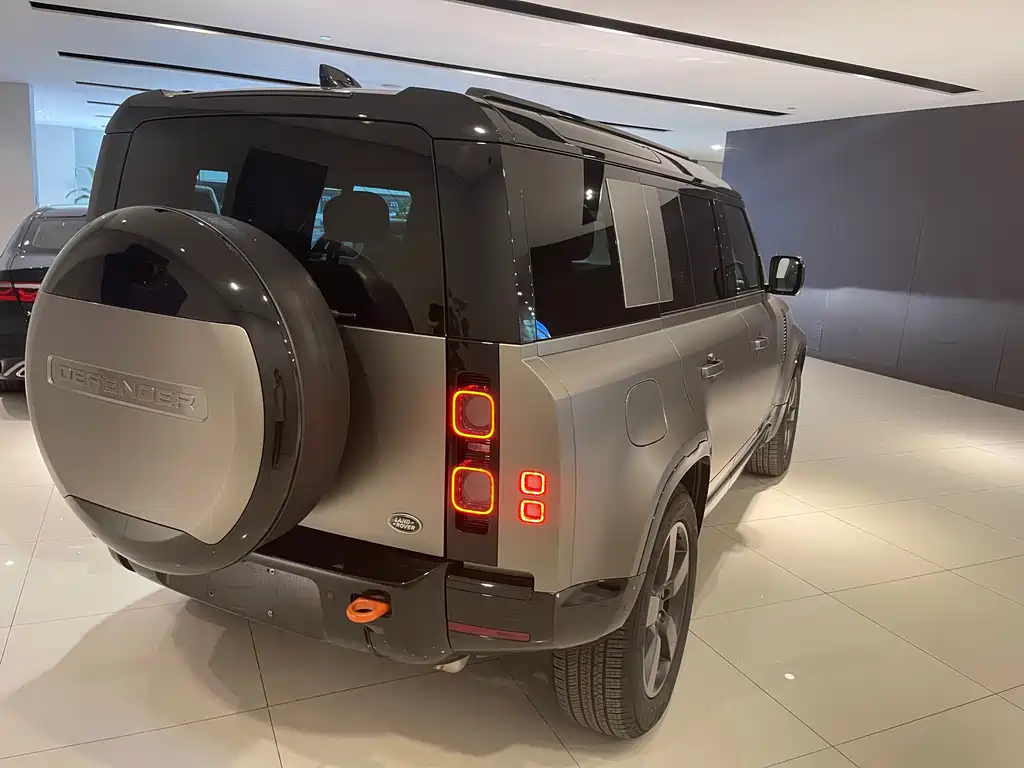 Land Rover Defender 2024 — фото 3