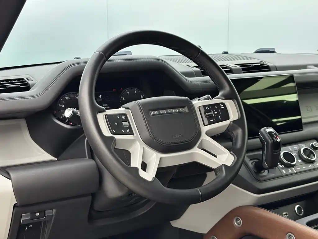 Land Rover Defender 2023 — фото 14