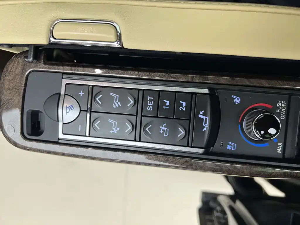 Toyota Alphard 2023 — фото 21