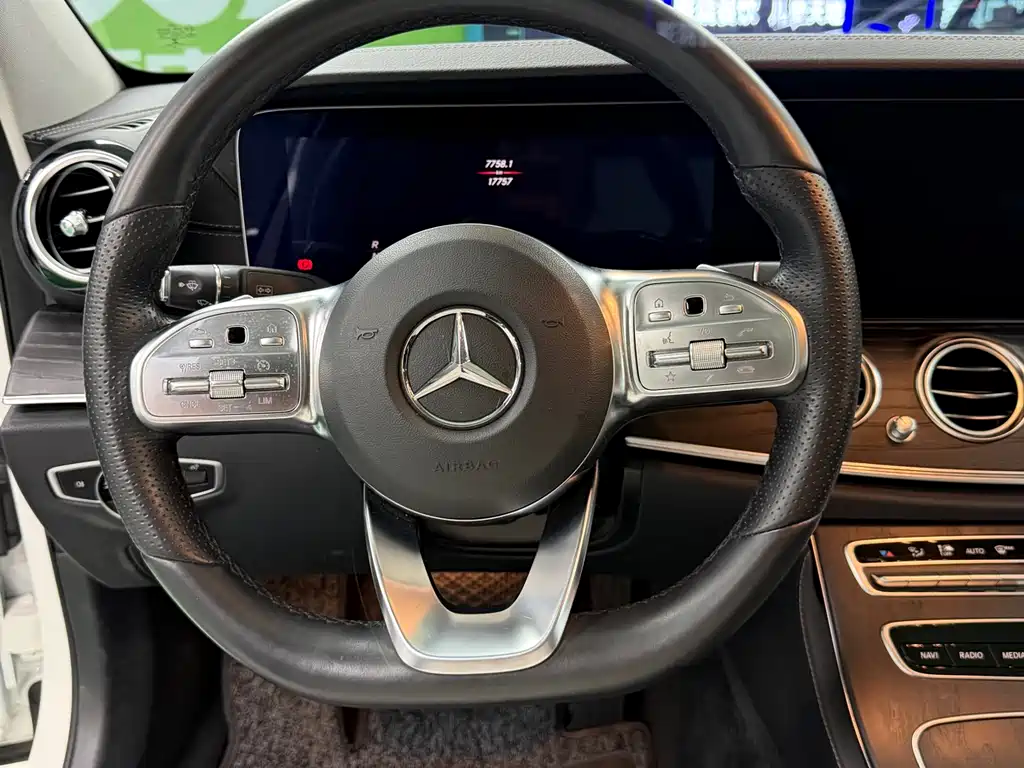Mercedes-Benz E-Class 2019 — фото 11