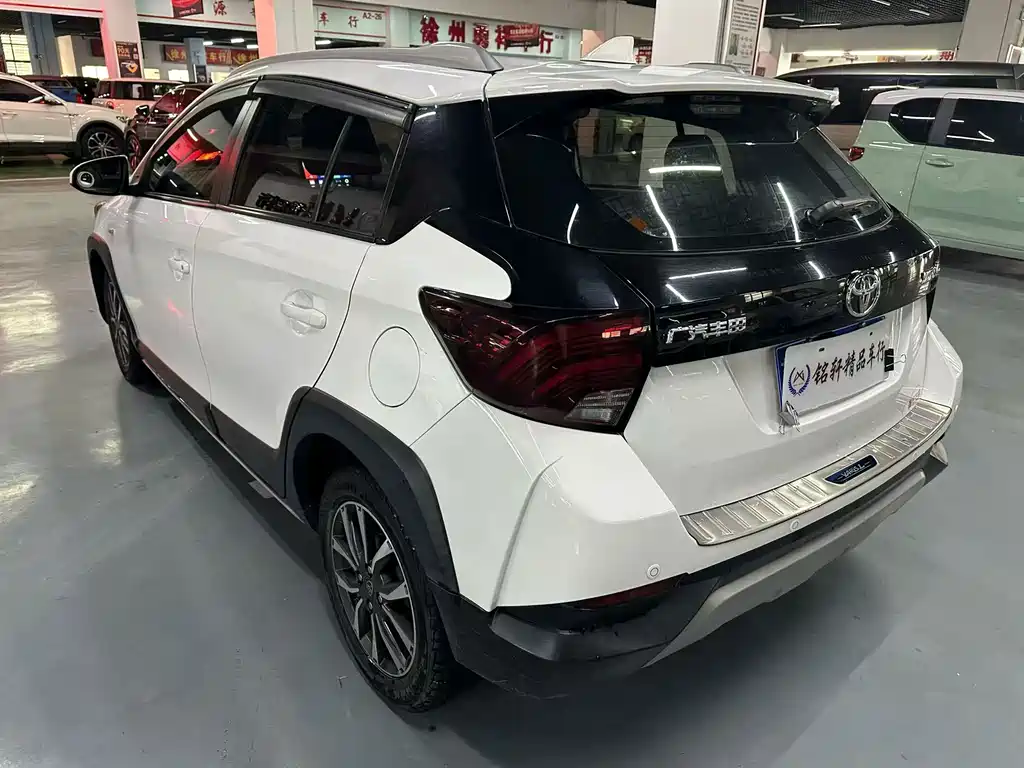 Toyota Yaris L 2022 — фото 7