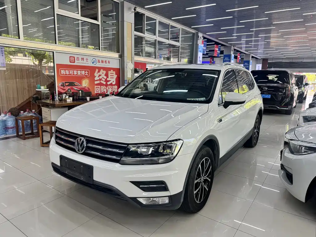 Volkswagen Tiguan L 2018 — фото 1