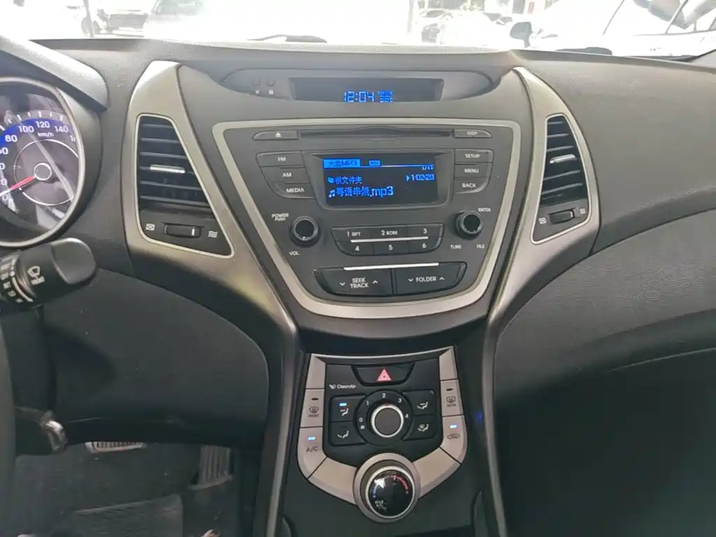Hyundai Elantra Langdong 2018 — фото 13
