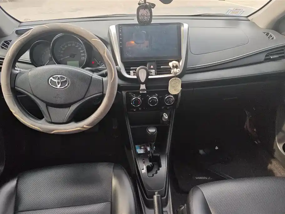 Toyota Yaris L 2019 — фото 12