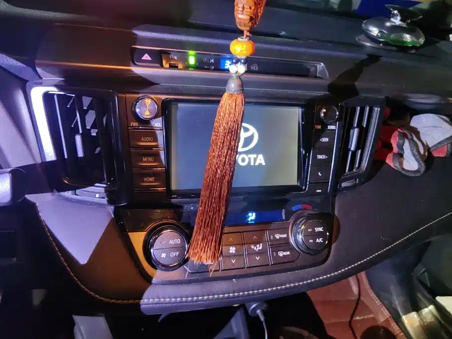 Toyota RAV4 2016 — фото 13