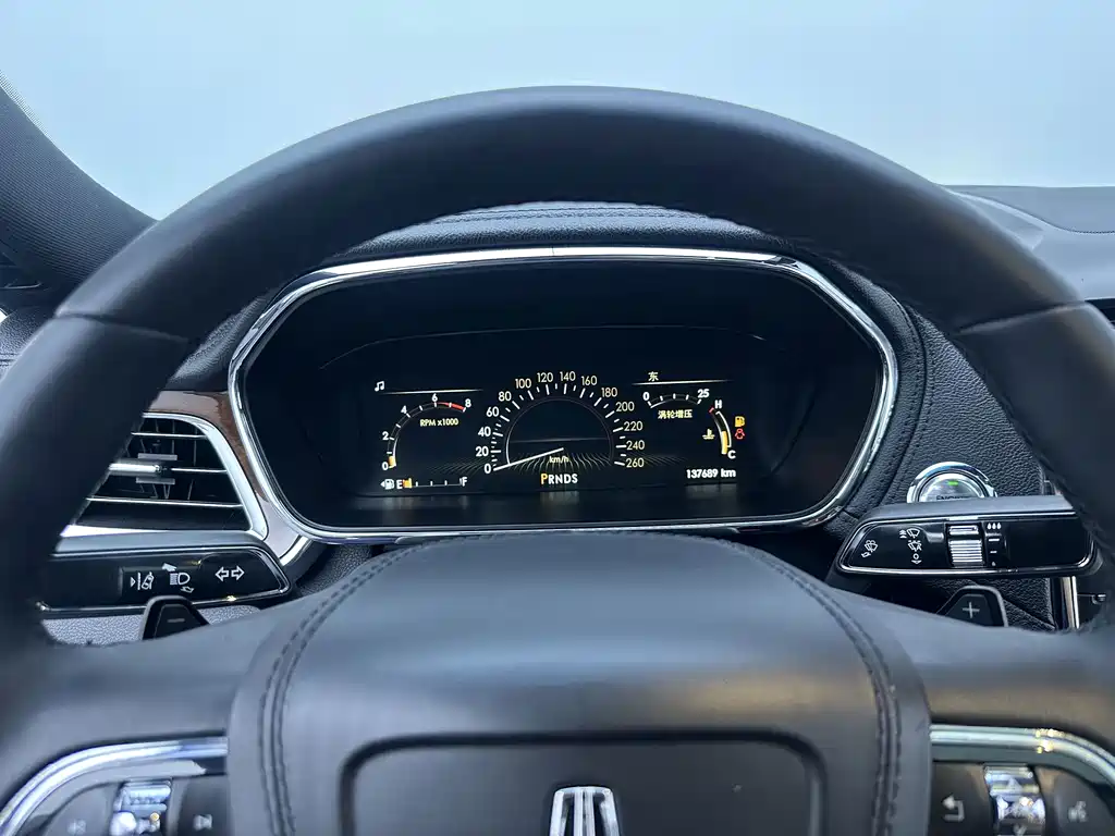 Lincoln Continental 2018 — фото 11