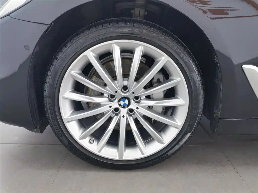 BMW 5 Series 2021 — фото 17