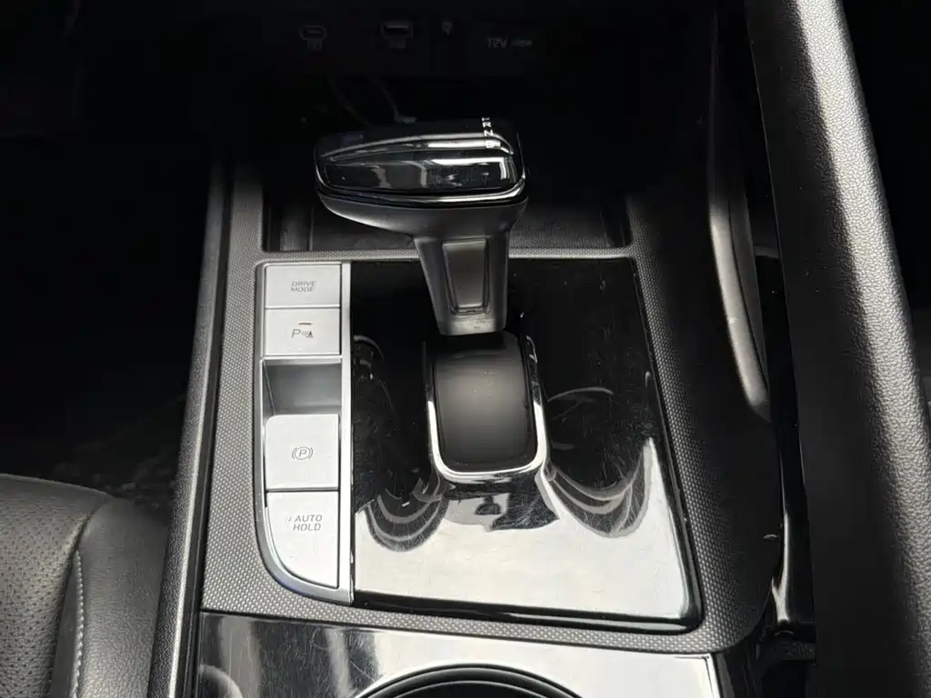 Hyundai Elantra 2023 — фото 15