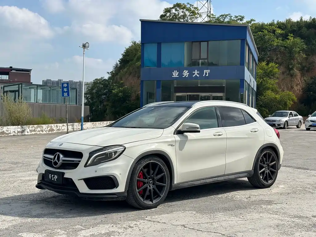 Mercedes-Benz GLA AMG 2015 — фото 1