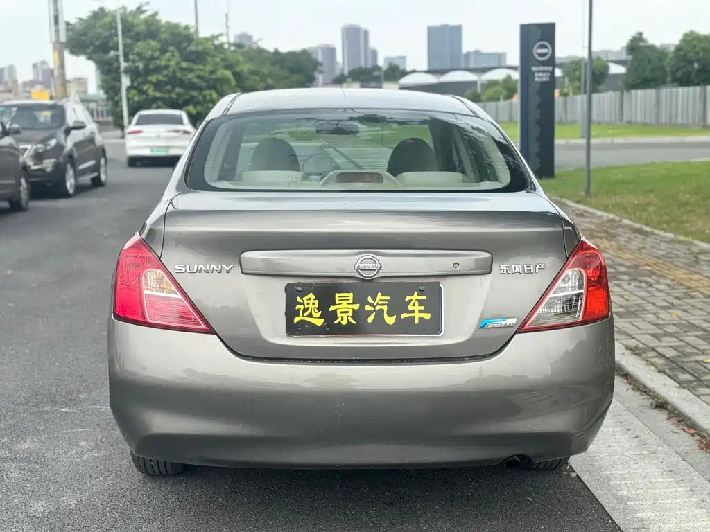 Nissan Sunny 2011 — фото 4