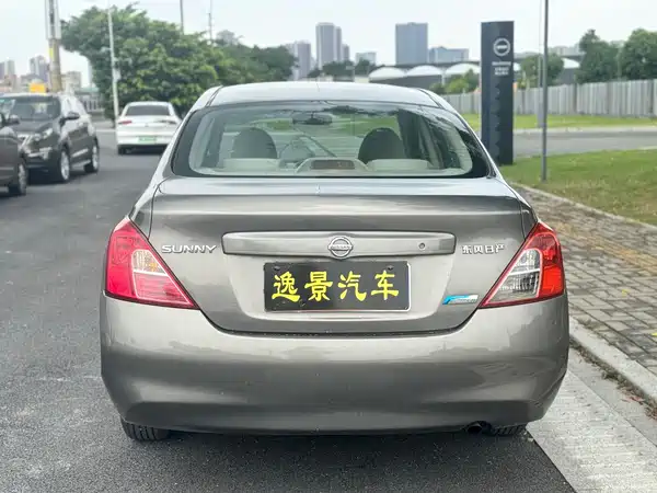 Nissan Sunny 2011