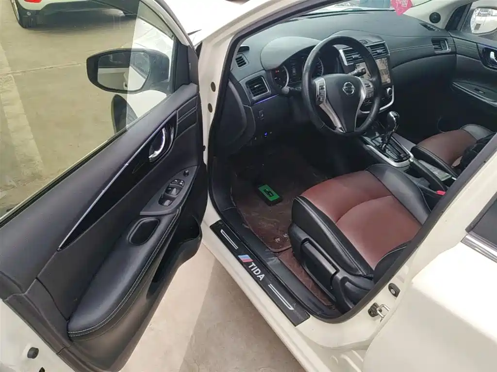 Nissan Tiida 2018 — фото 15