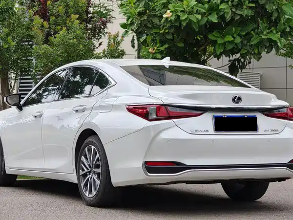 Lexus ES 2023