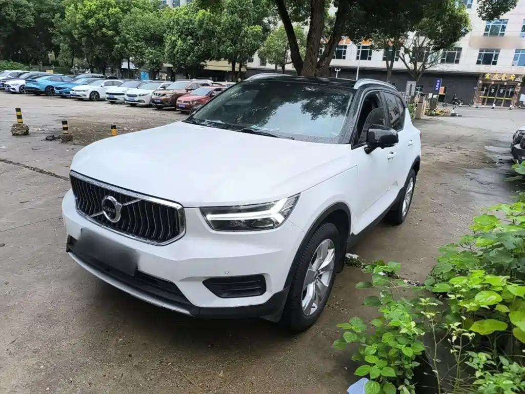 Volvo XC40 2022 — фото 2