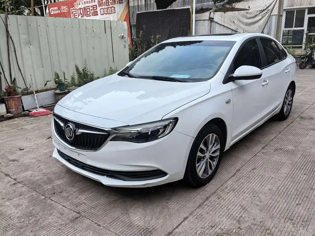 Buick Excelle 2018 — фото 1