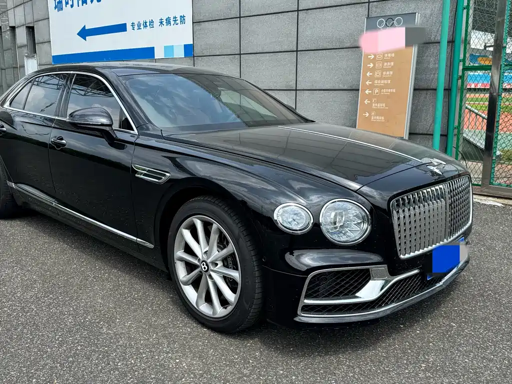 Bentley Flying Spur 2023 — фото 3