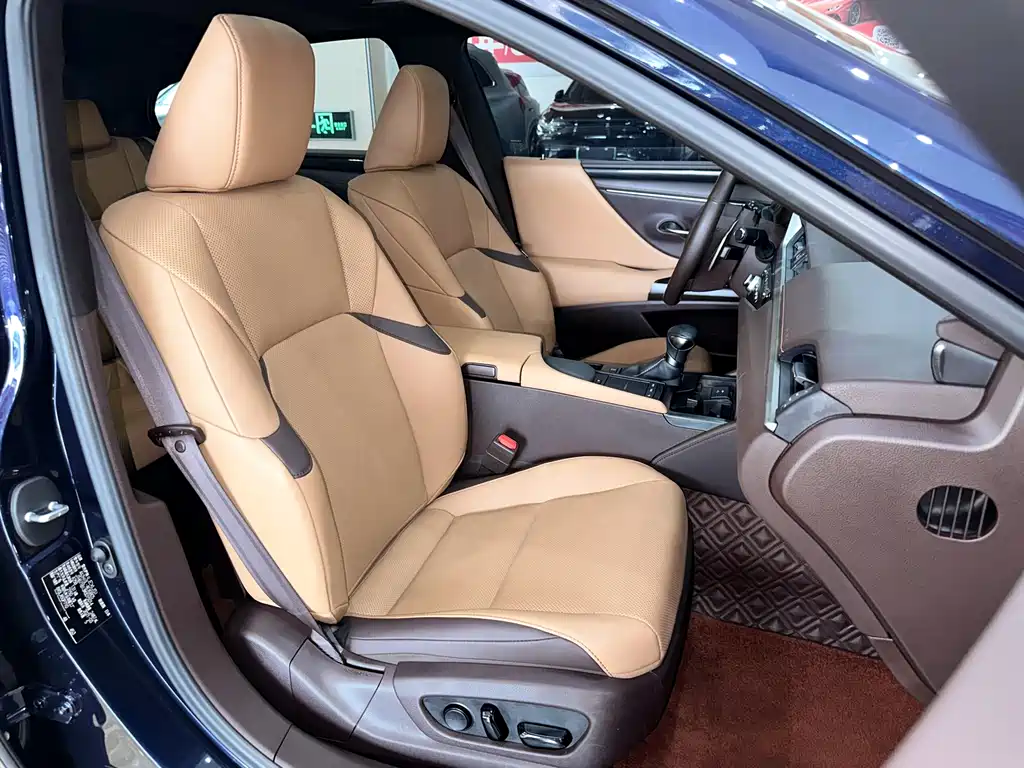 Lexus ES 2021 — фото 13