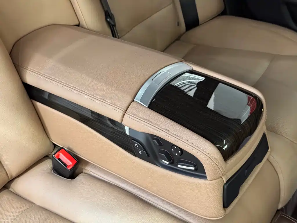 BMW 7 Series 2014 — фото 11