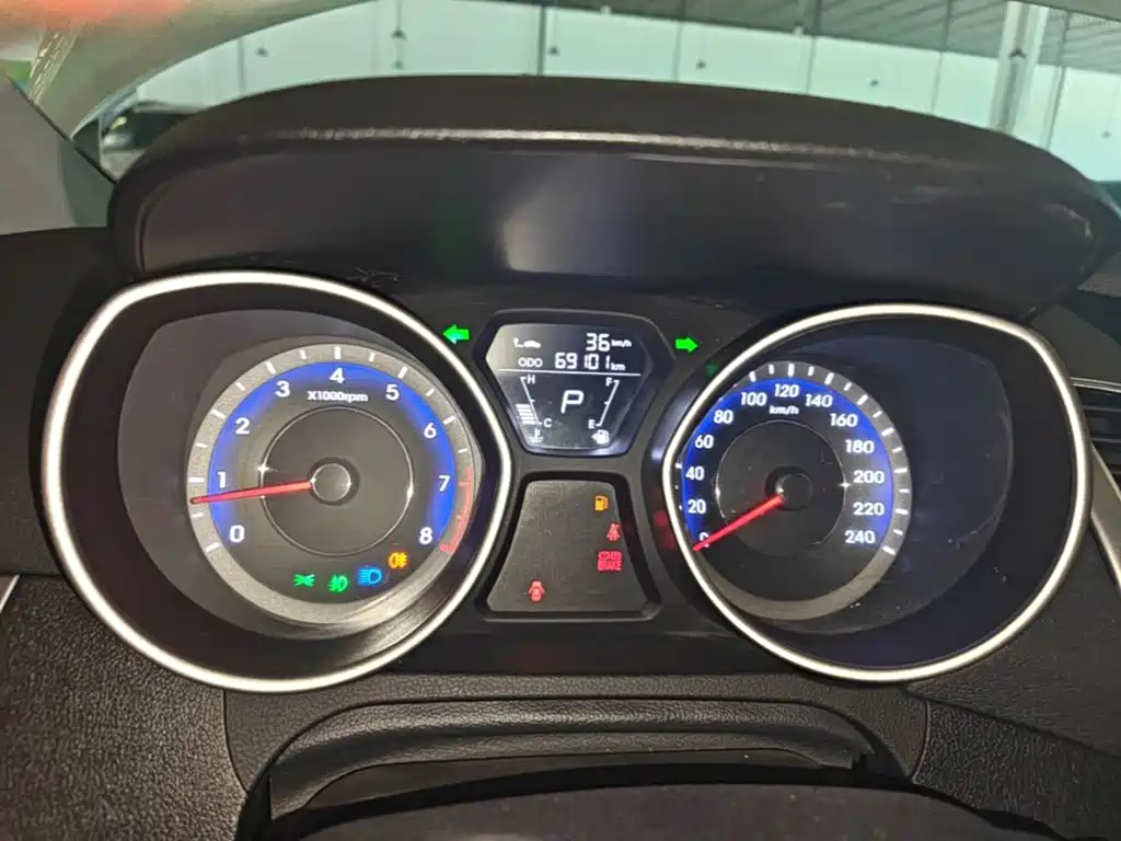 Hyundai Elantra 2018 — фото 12
