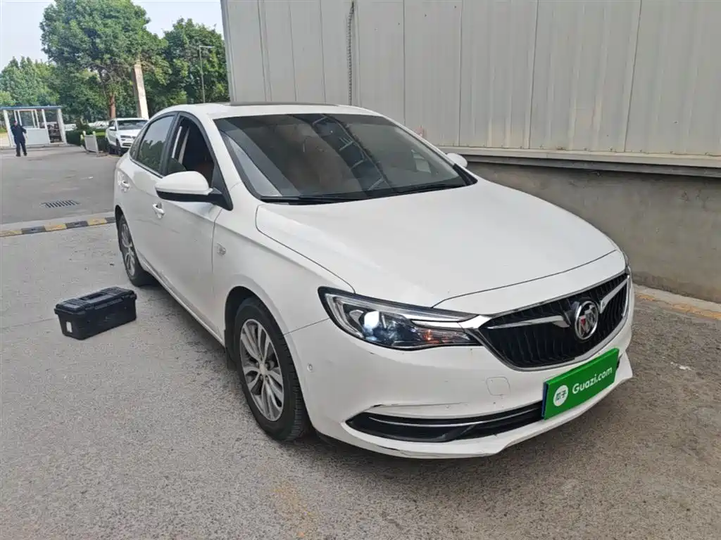 Buick Excelle 2018 — фото 4