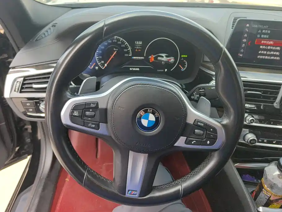 BMW 5 Series 2019 — фото 15