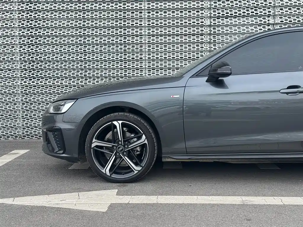 Audi A4L 2025 — фото 17