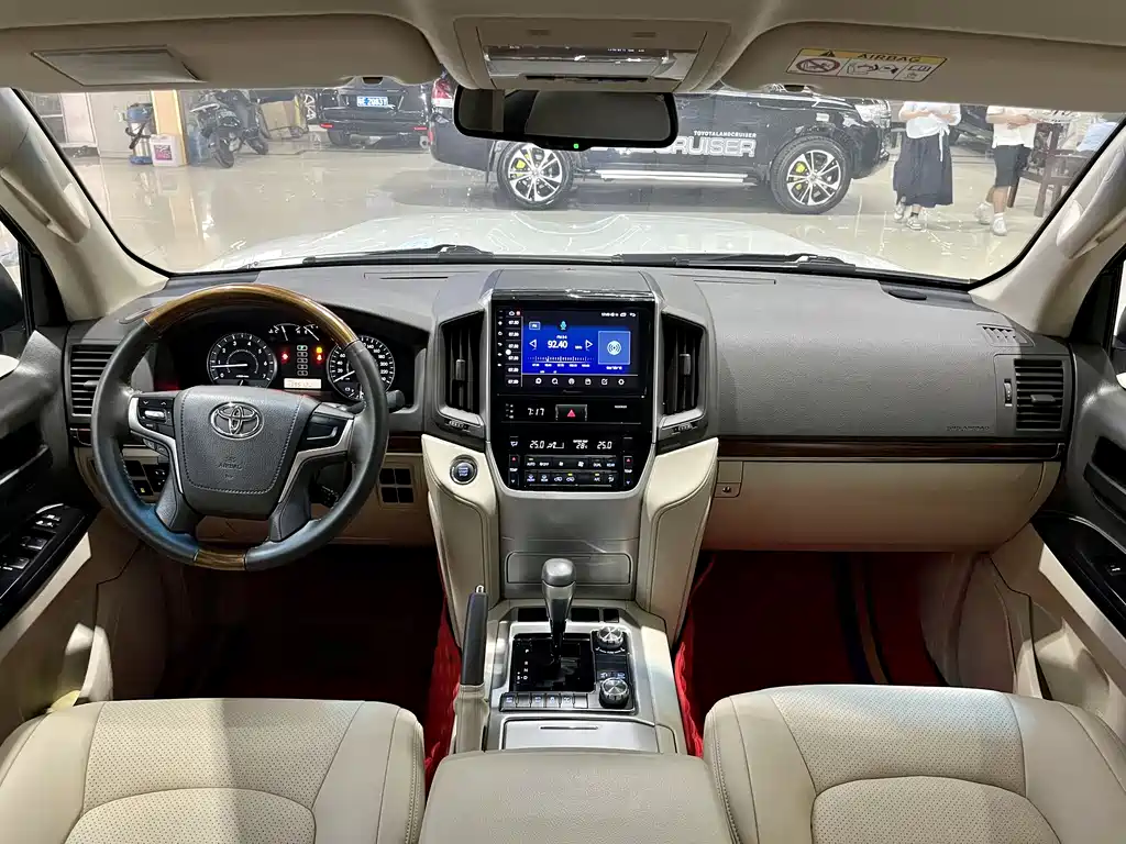 Toyota Land Cruiser 2018 — фото 9