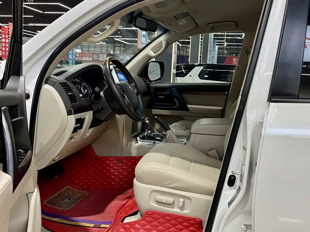 Toyota Land Cruiser 2018 — фото 12