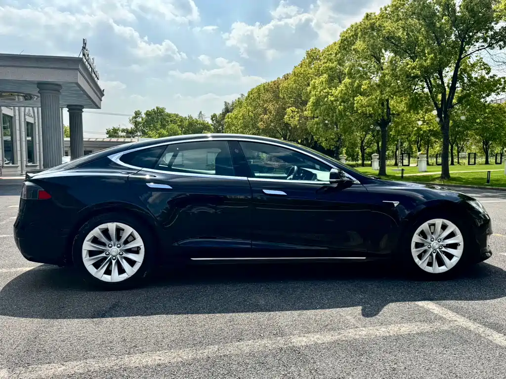 Tesla Model S 2017 — фото 6