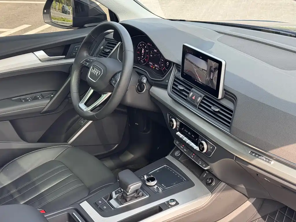 Audi Q5L 2020 — фото 13