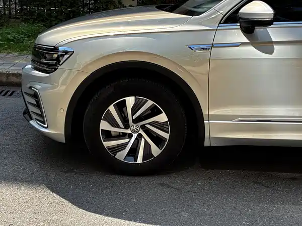 Volkswagen Tiguan L Plug-In Hybrid 2020