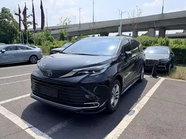 Toyota Sienna 2025