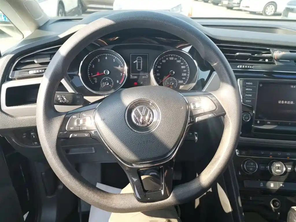 Volkswagen Touran 2018 — фото 11
