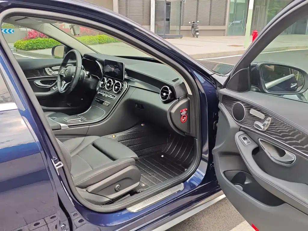 Mercedes-Benz C-Class 2019 — фото 18
