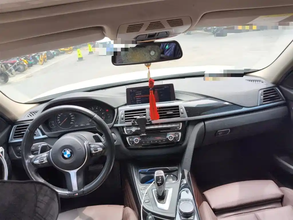 BMW 3 Series 2018 — фото 13