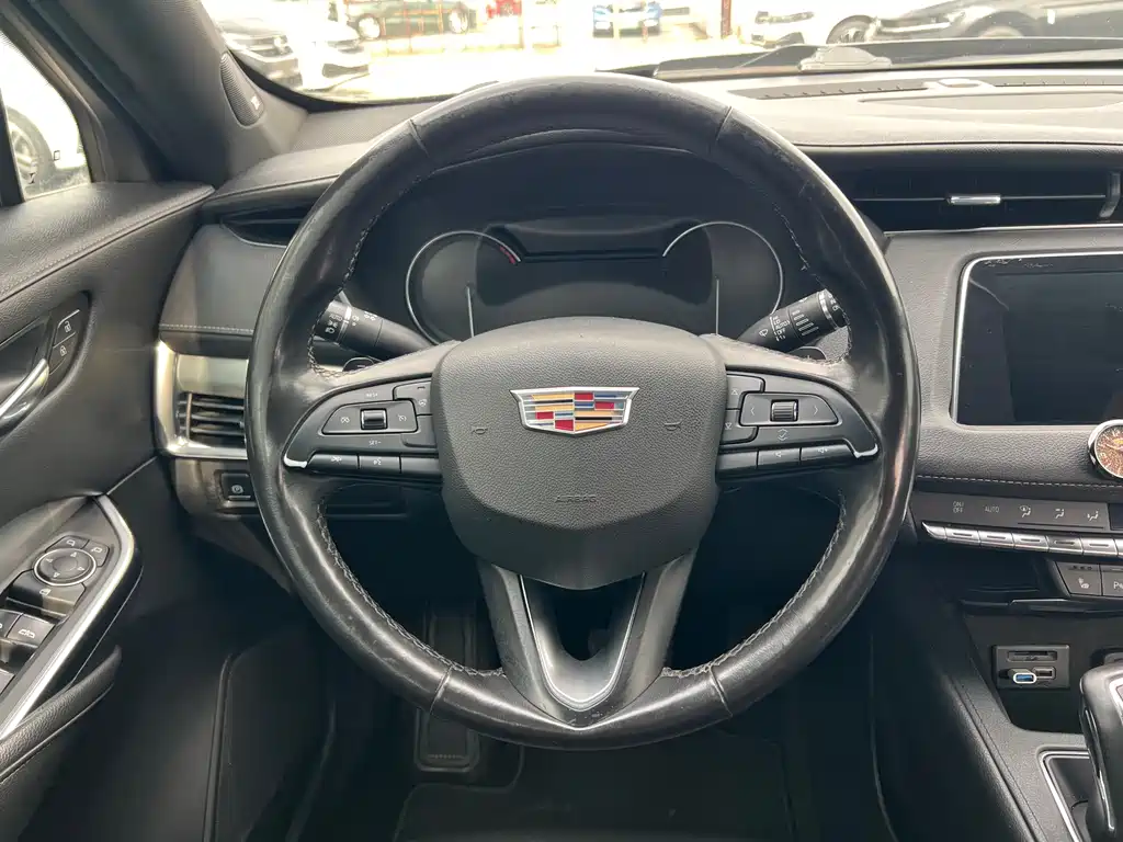 Cadillac XT4 2019 — фото 14