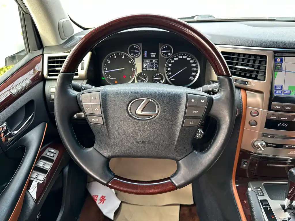 Lexus LX 2014 — фото 14