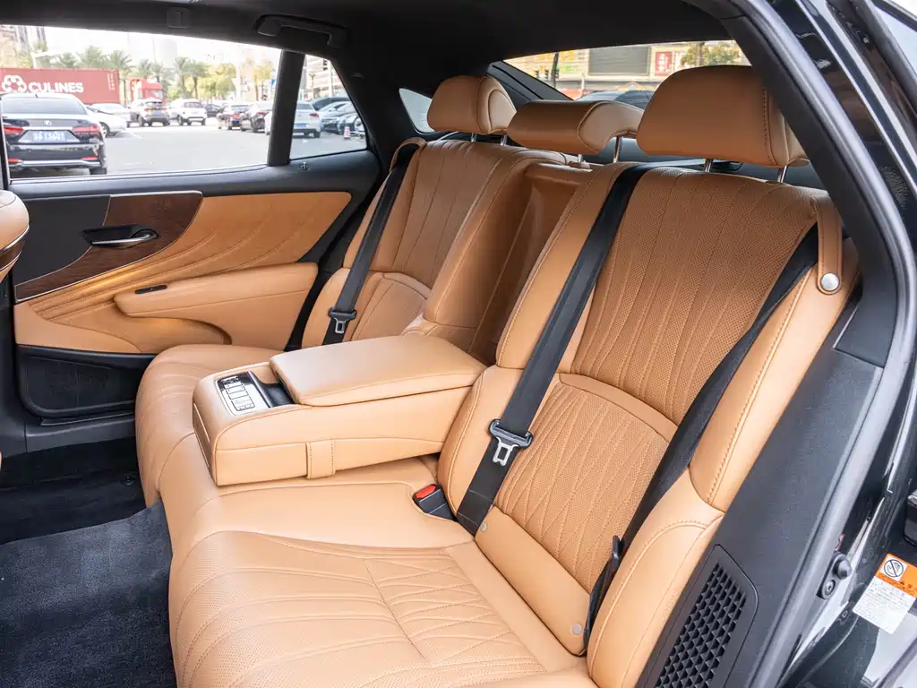 Lexus LS 2021 — фото 12