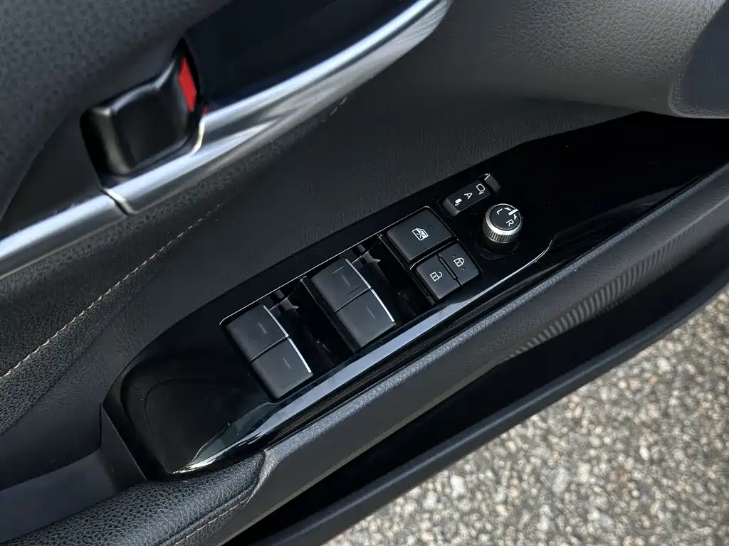 Toyota Camry 2023 — фото 20