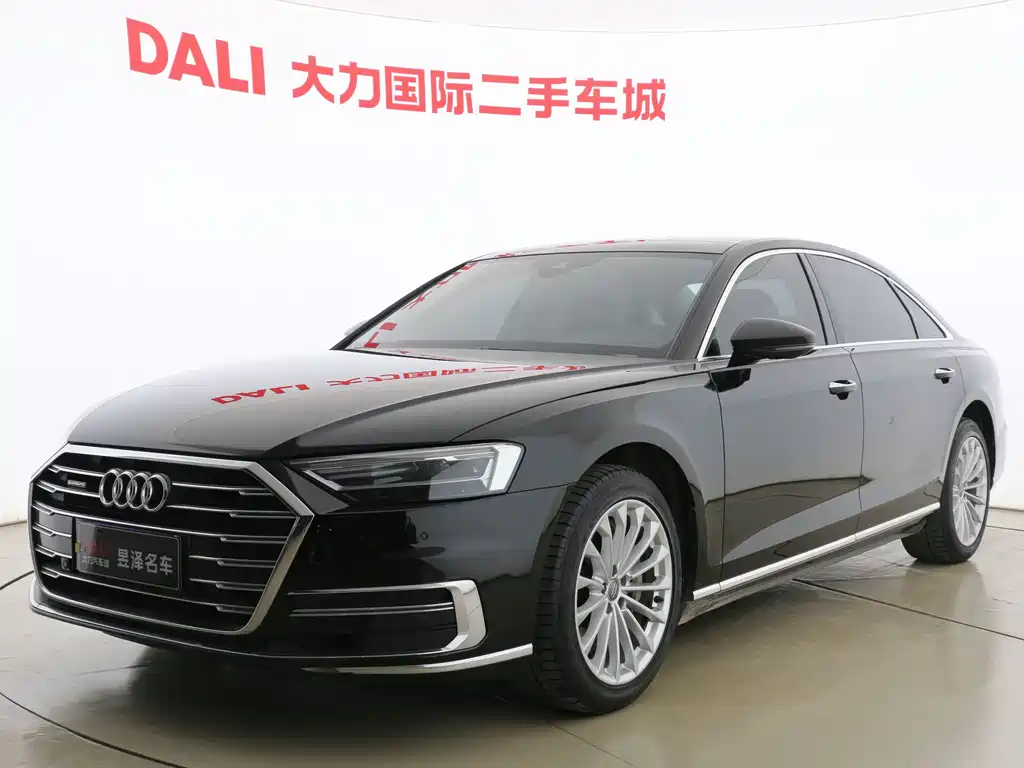 Audi A8 2018 — фото 1