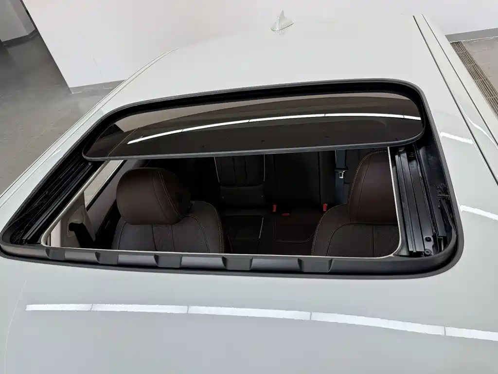 BMW 5 Series 2023 — фото 11
