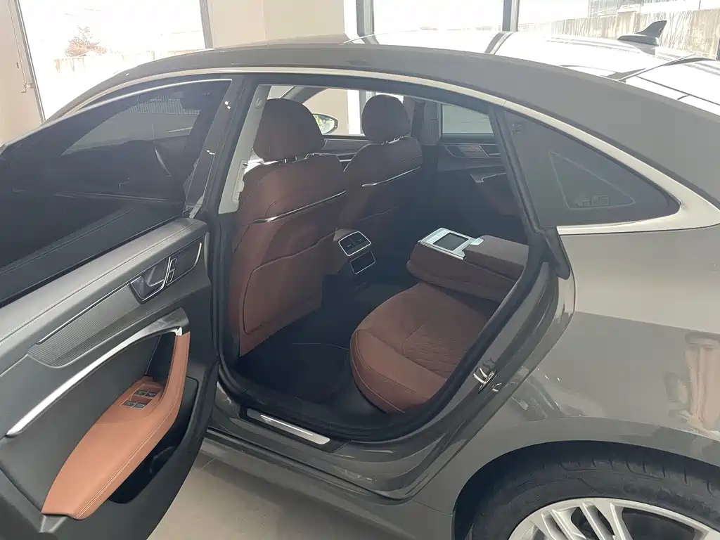 Audi A7L 2024
