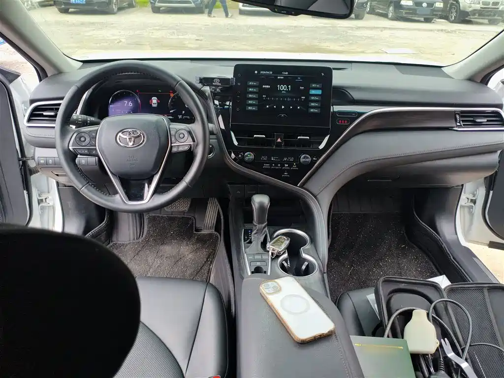 Toyota Camry 2022 — фото 10