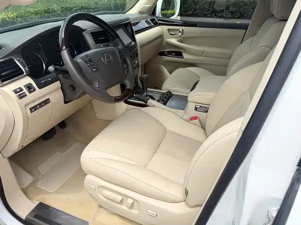 Lexus LX 2015